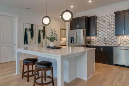 The Briar - Luxurious Condo Near Vanderbilt, Нашвілл Екстер'єр фото